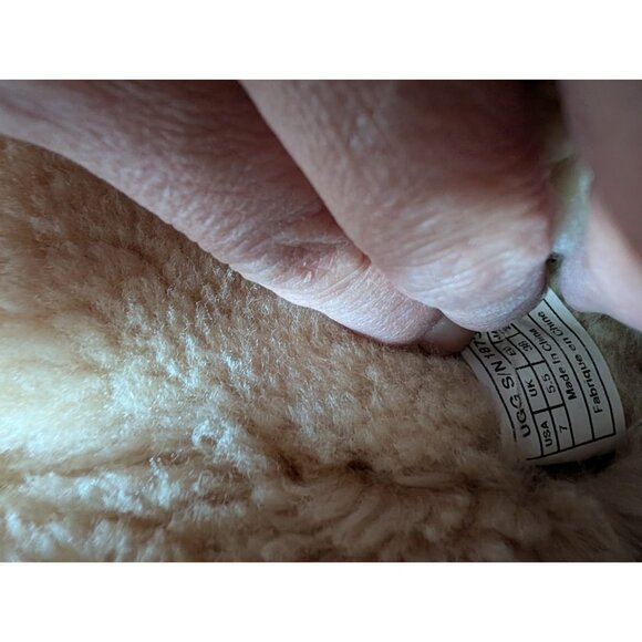 UGG Women’s Tall Chestnut Brown Bailey Button Triplet II Size 7 - Flaw - Picture 6 of 7